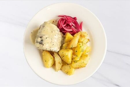 Филе миньон, картофель, соус горгондзола