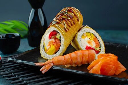 Ролл гигант с лососем и креветкой