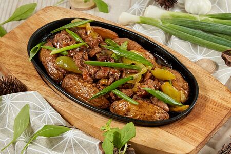 Баранина с картофелем и луком