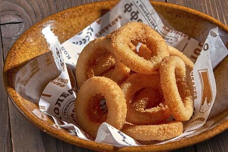 Луковые кольца с соусом тар-тар