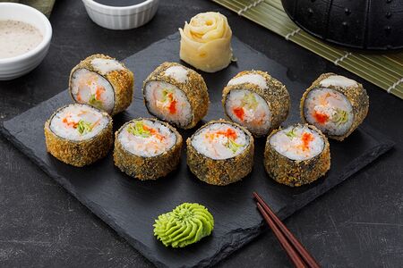 Ролл в темпуре с тигровой креветкой