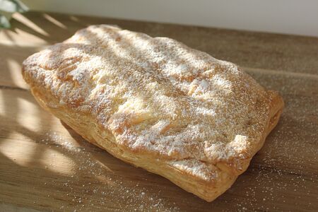 Пирожок с вишней