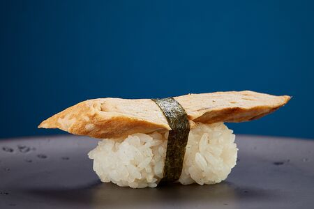 Суши №15 с омлетом томаго