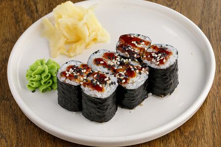 Ролл с угрем