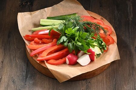 Ассорти из свежих овощей и зелени