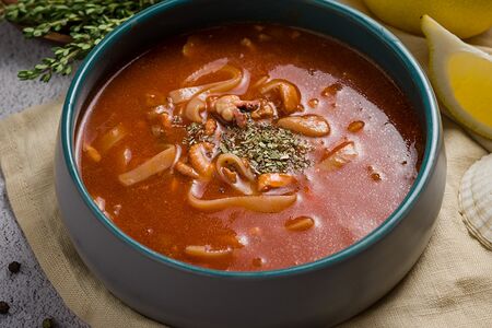 Томатный суп с морепродуктами