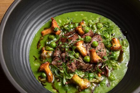 Зеленый ризотто с говядиной и горошком