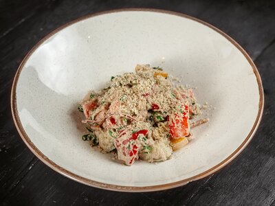Грузинский салат с овощами и грецким орехом