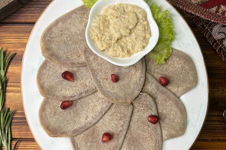 Язык с хреном