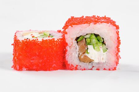 Ролл Калифорния с тобико и креветкой