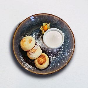 Сырники со сметаной и соленой карамелью