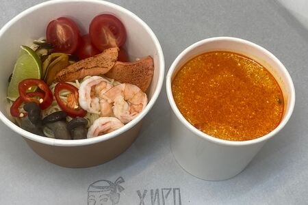 Том ям с морепродуктами