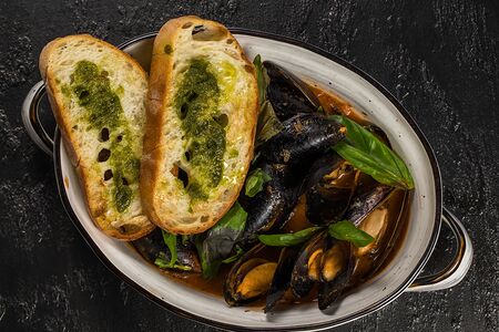 Мидии в соусе провансаль