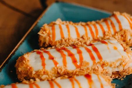 Эклер карамельный