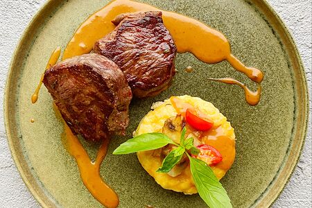 Медальоны из говяжьей вырезки