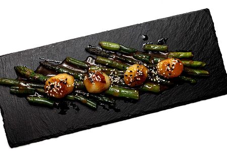 Гребешок со спаржей