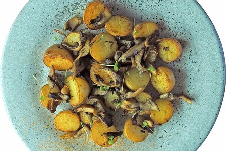 Мини-картофель с грибами