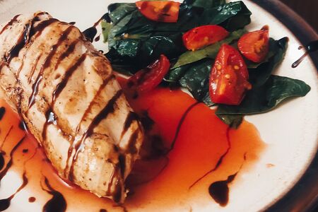 Куриное филе с томатами и сыром