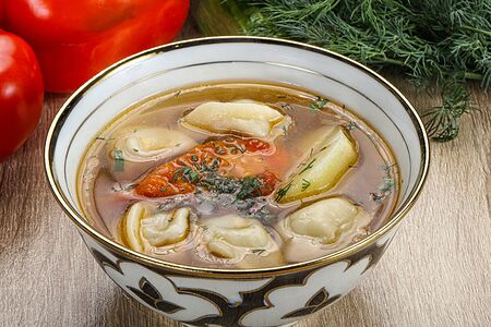 Пельмени с бульоном