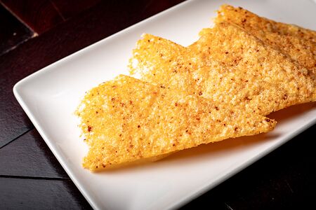 Сырные чипсы