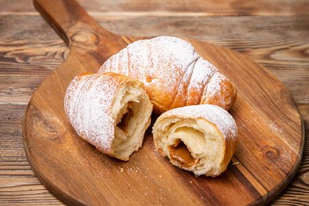 Круассан со сгущёнкой