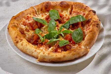 Маргарита со свежими томатами и красным луком