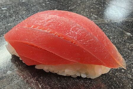 Суши с тунцом