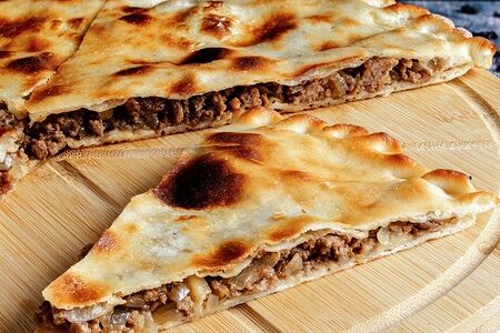 Тонкий пирог с говядиной