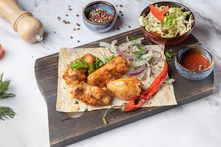 Куриный шашлык на лаваше