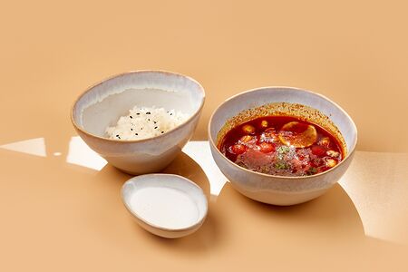 Том ям с креветками и мидиями