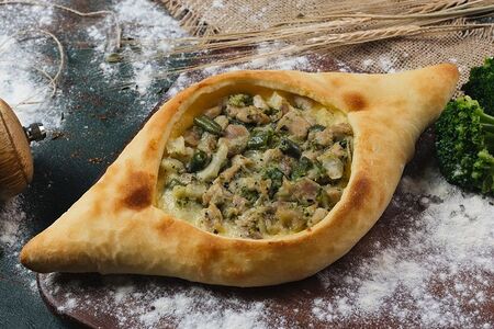 Хачапури с курицей и брокколи