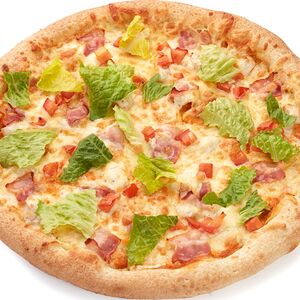 Цезарь с курицей и беконом