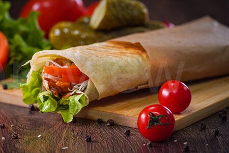 Дёнер в тортилье с курицей макси