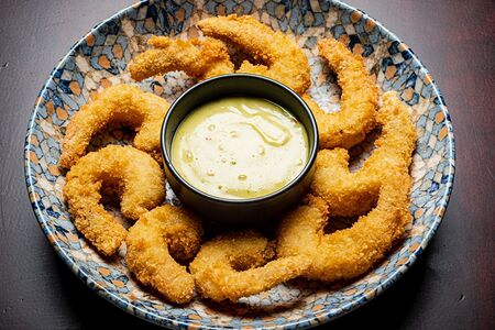 Хрустящие креветки и соус васаби-сгущенка