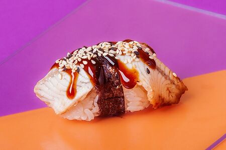 Суши с угрем