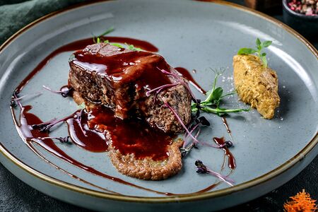 Диафрагма конфи с луковым пюре