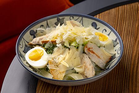 Салат Цезарь с курицей