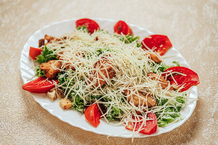 Салат Цезарь с курицей