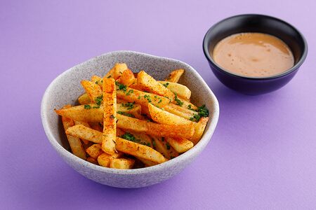 Картофель фри с соусом