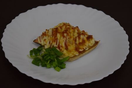 Филе горбуши, запеченное с помидорами