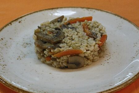 Плов из перловки с грибами