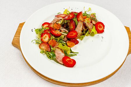 Салат с утиной грудкой