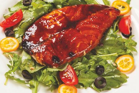 Лосось Терияки с рукколой