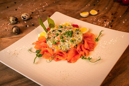 Салат Оливье с семгой