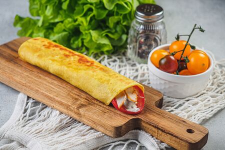 Курай с запеченной курицей, овощами и соусом гриль