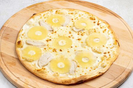 Пицца с цыплёнком и ананасом