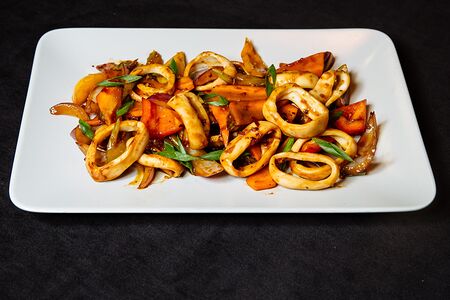 Кальмар с овощами