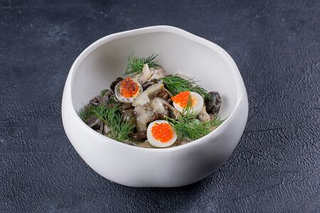 Оливье по-вятски с разварной говядиной и солеными местными грибами