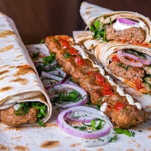 Люля-кебаб из курицы в лаваше