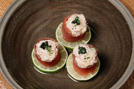 Ролл Тунец и трюфельный гребешок